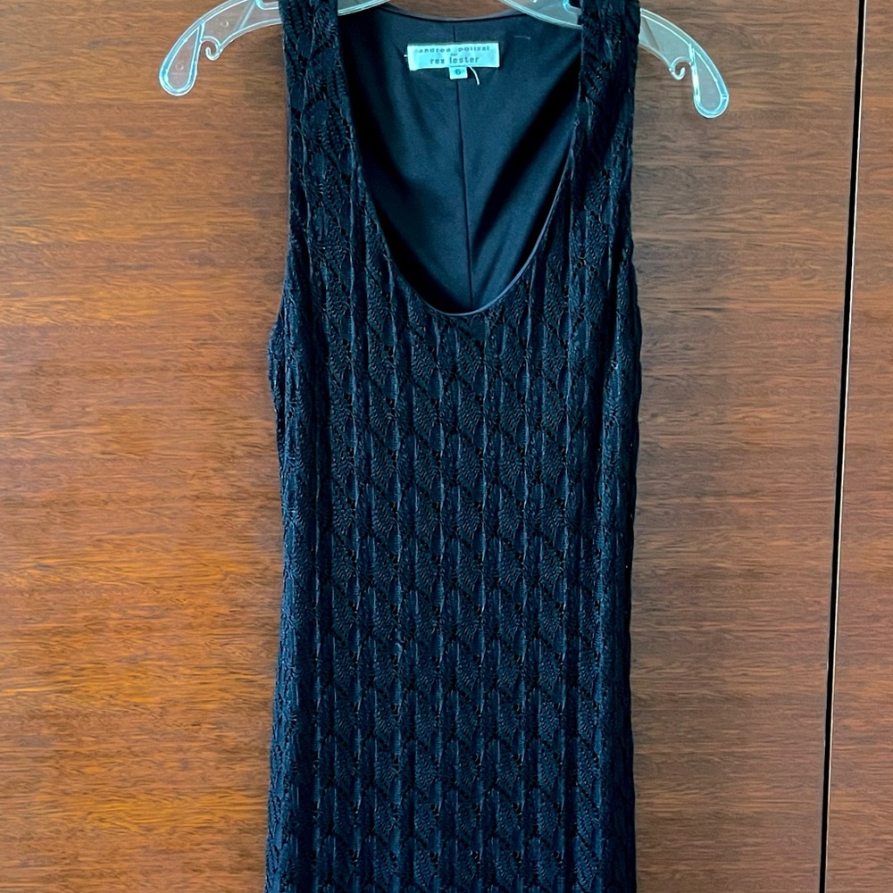 Black lace sleeveless fitted dress